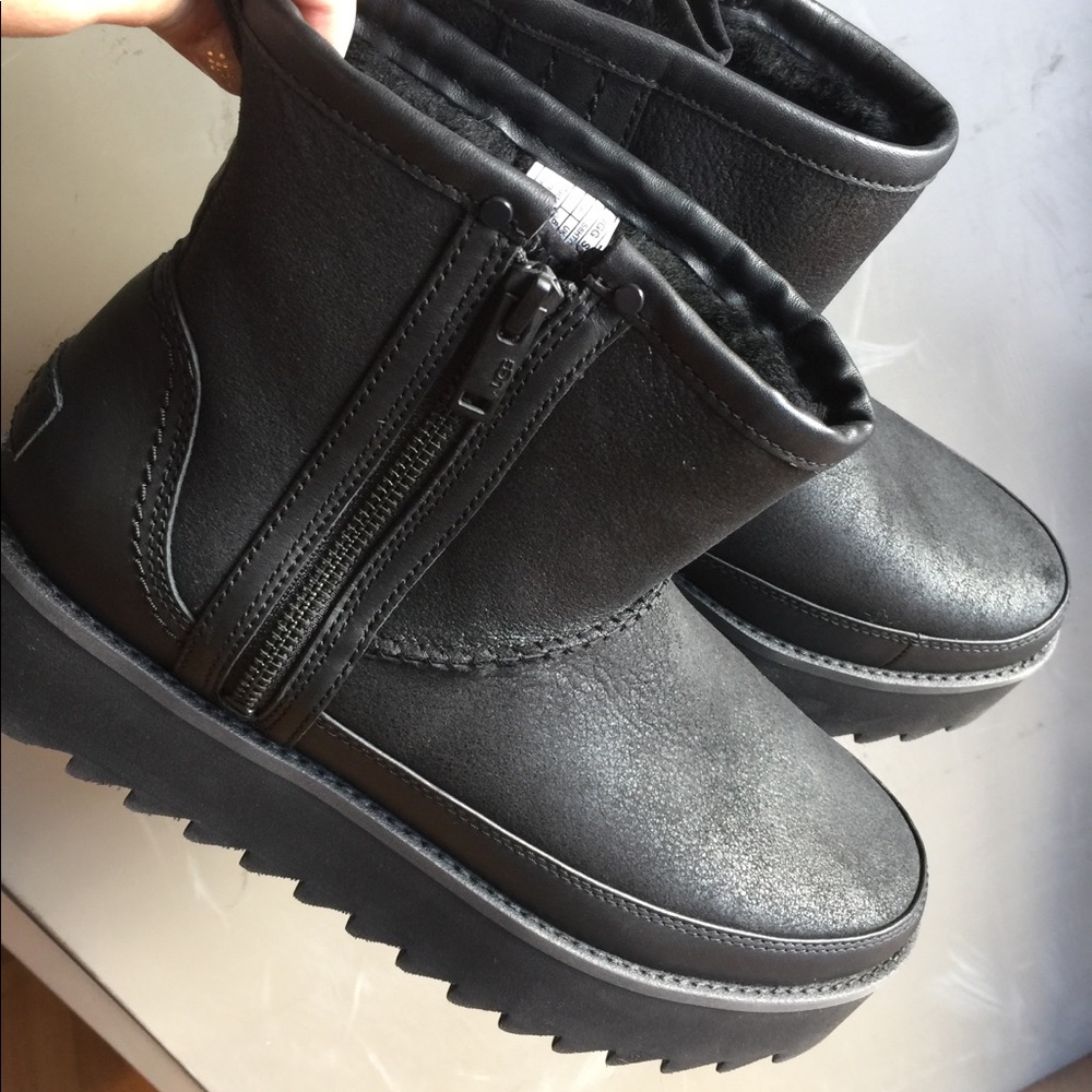 Used Ugg soft boot